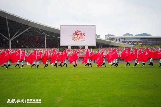 反复的惊醒镜头暗昧得犹如《盗梦空间》的几层黑甜乡般扑朔迷离，而全部故事的转弯抹角、及女主角间的暗昧关系又带有几分年夜卫林奇《穆赫兰道》的味道。